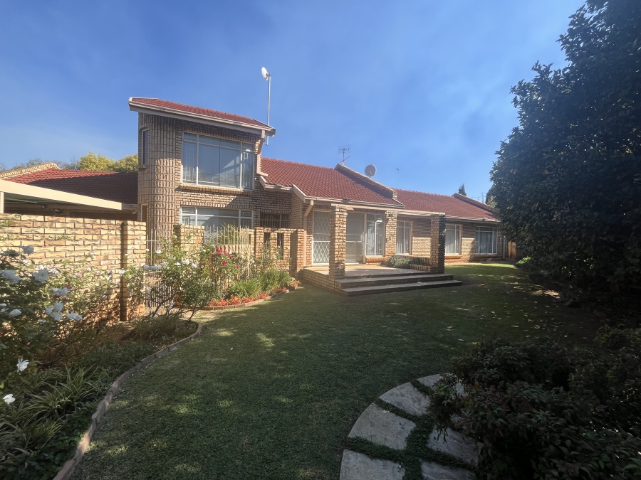 4 Bedroom Property for Sale in Kannoniers Park North West